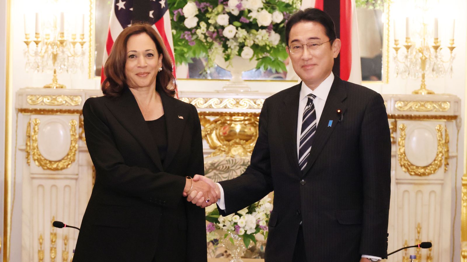 美國副總統賀錦麗(左)赴日參加安倍國葬儀式，與日本首相岸田文雄會面。 翻攝@kantei推特