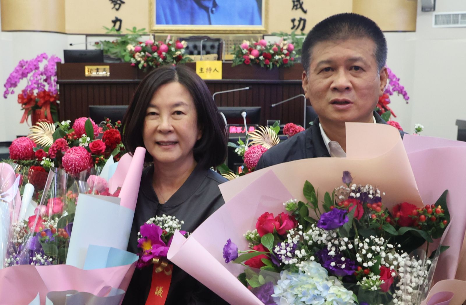 台南市民進黨籍副議長林志展（右）疑為還人情，昨在臨時黨團會議力促「民國合」。資料照片