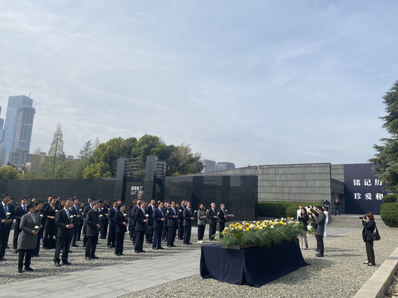 馬英九一行29日上午前來南京大屠殺紀念館奠祭遇難同胞。中央社