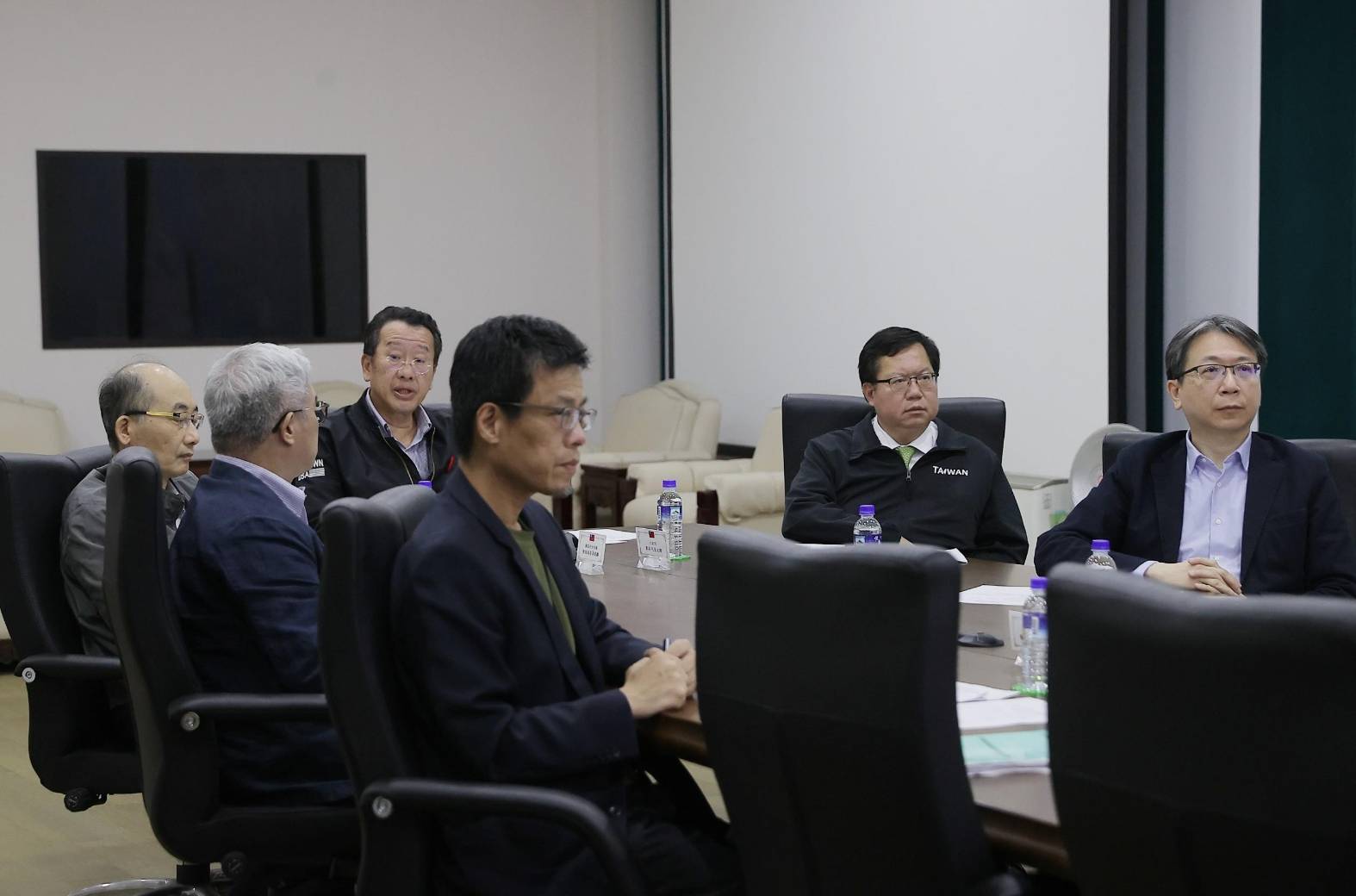 在台北出席視訊會議者包括：國安會秘書長顧立雄、行政院副院長鄭文燦等人。總統府提供