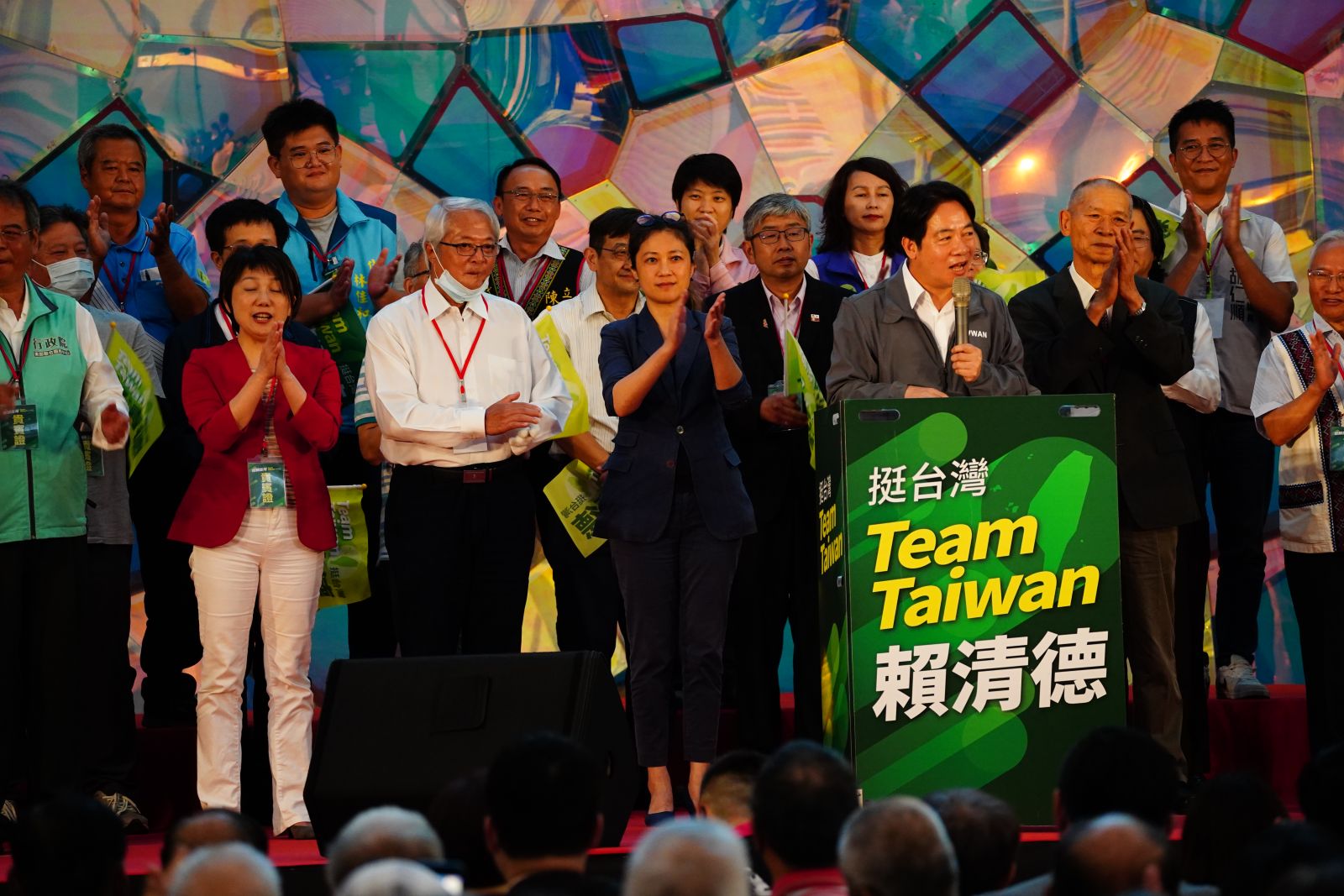 總統府發言人kolas本月17日參加信賴台灣花蓮分會成立照片。林泊志攝