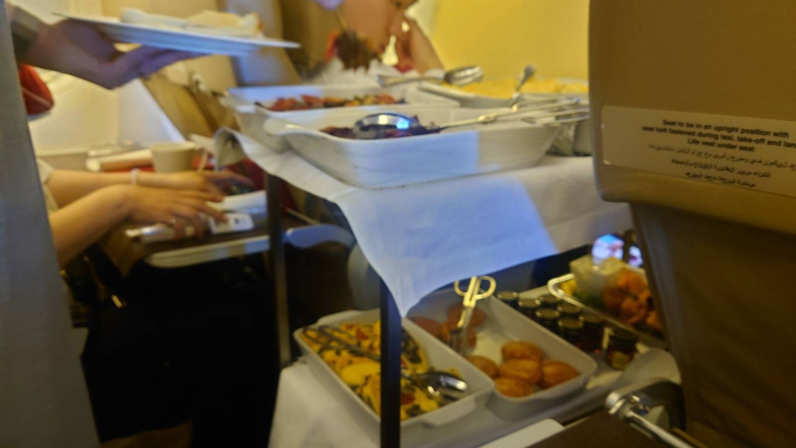 餐車服務與一般民航機經濟艙不同。蘇聖怡攝