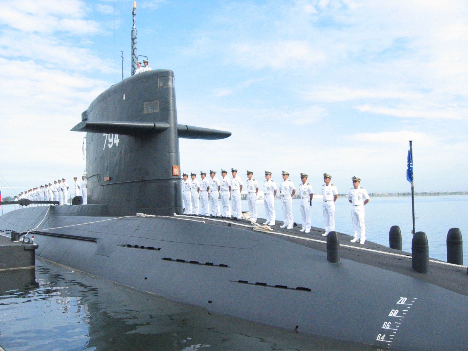泊港的劍龍級潛艦，資料照片