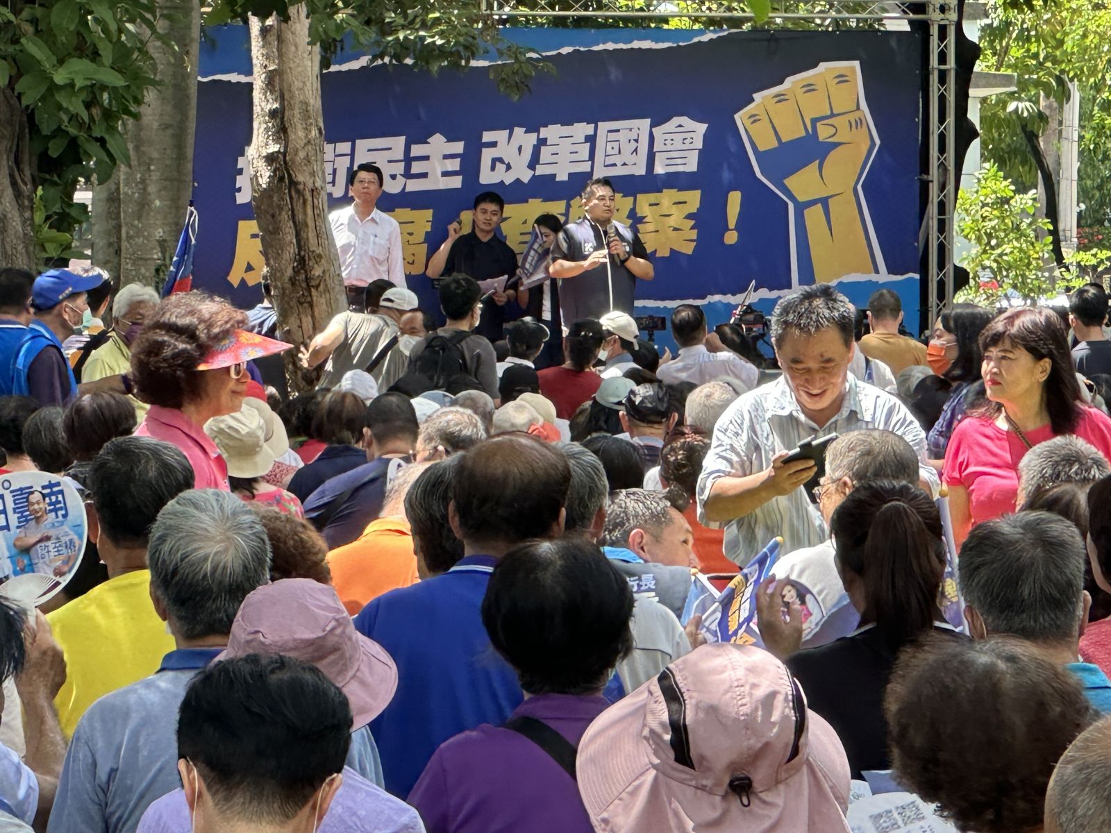 國民黨「捍衛民主、改革國會」台南站參與人數不多，設備屬於陽春版。辛啓松攝
