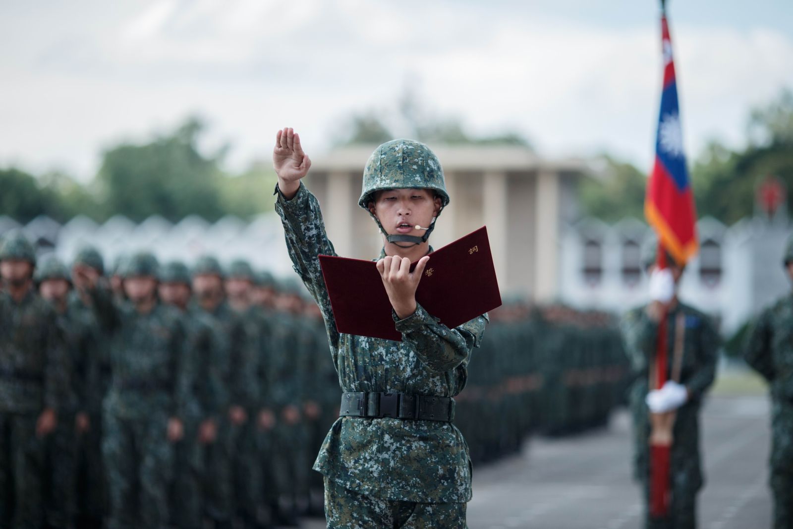 新生入伍宣誓。軍聞社