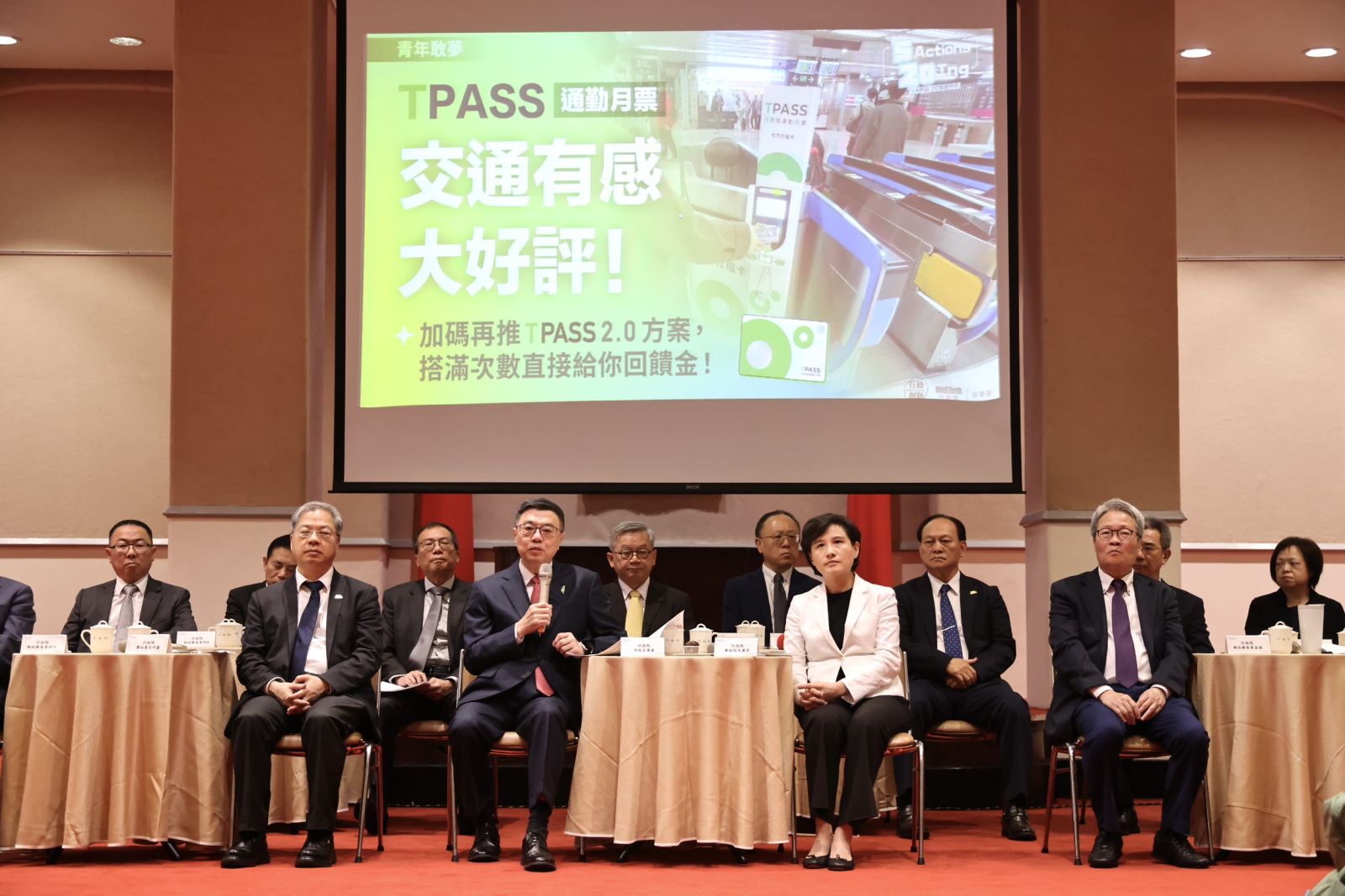 卓榮泰及鄭麗君等親自說明政策推展近程並勉勵團隊每一位都是部會的引水人。林啟弘攝