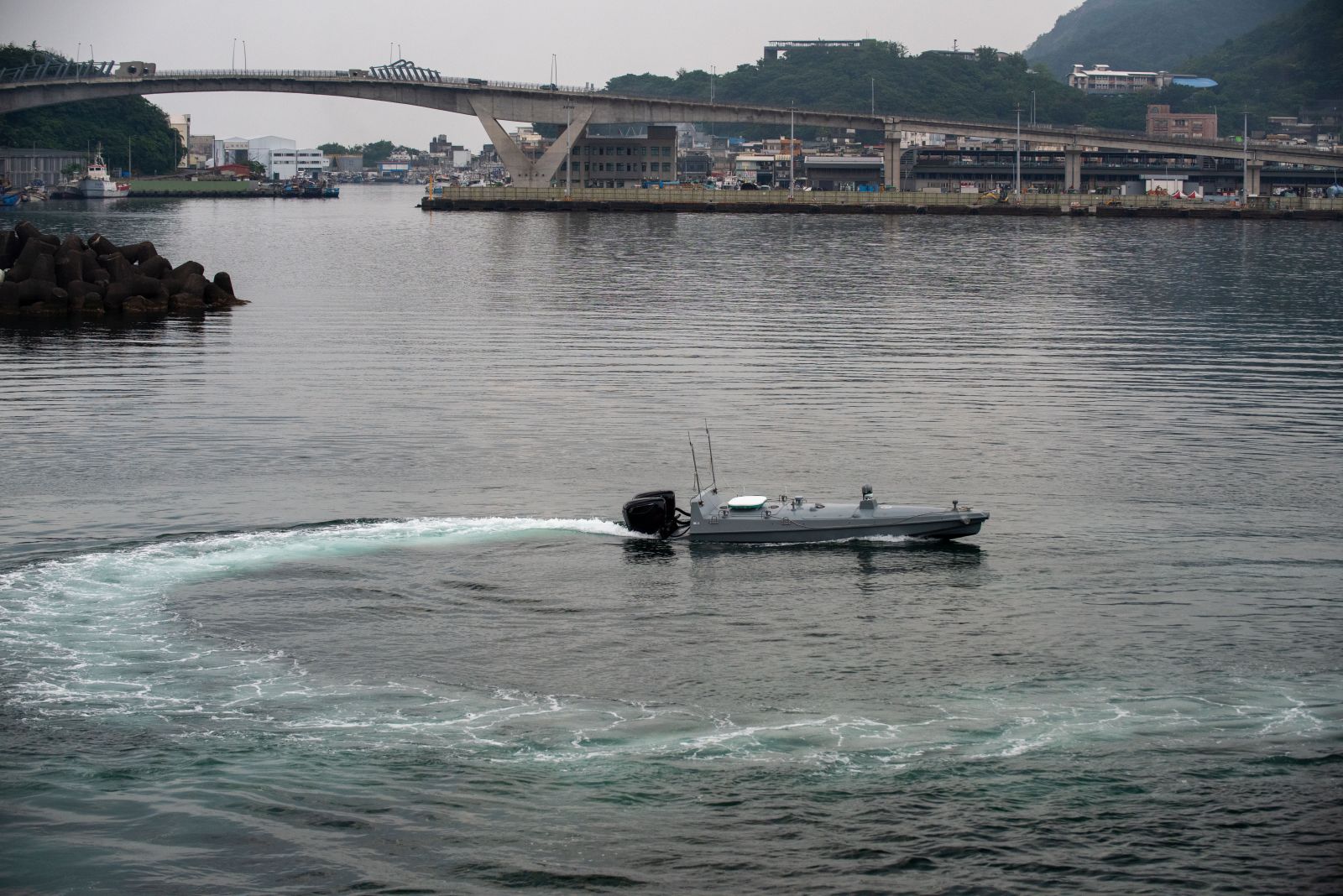 中科院快奇無人攻擊艇8月首度在九鵬基地戰測。讀者提供