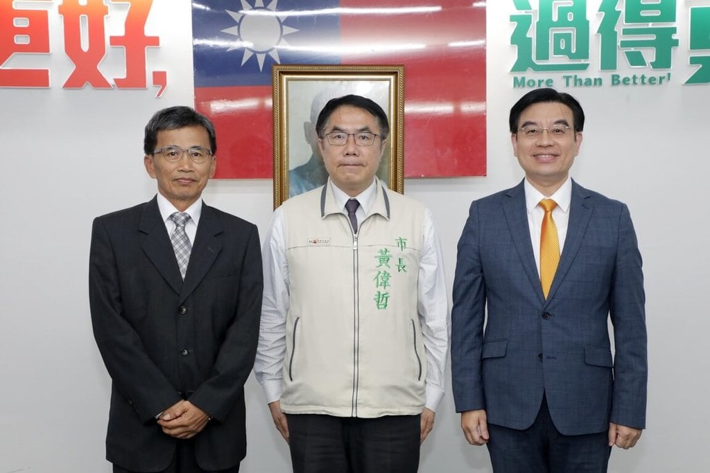 台南市政府研考會主委蒙志成(右)。翻攝畫面