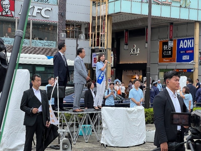 最大在野黨立憲民主黨黨魁野田佳彥(左三) 不具備整合在野黨的能力。王克殷提供