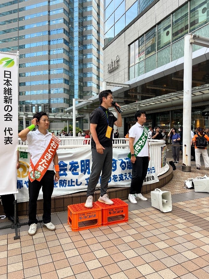 日本維新會在餐政黨、國民民主黨的競爭下,席次受到擠壓。王克殷提供