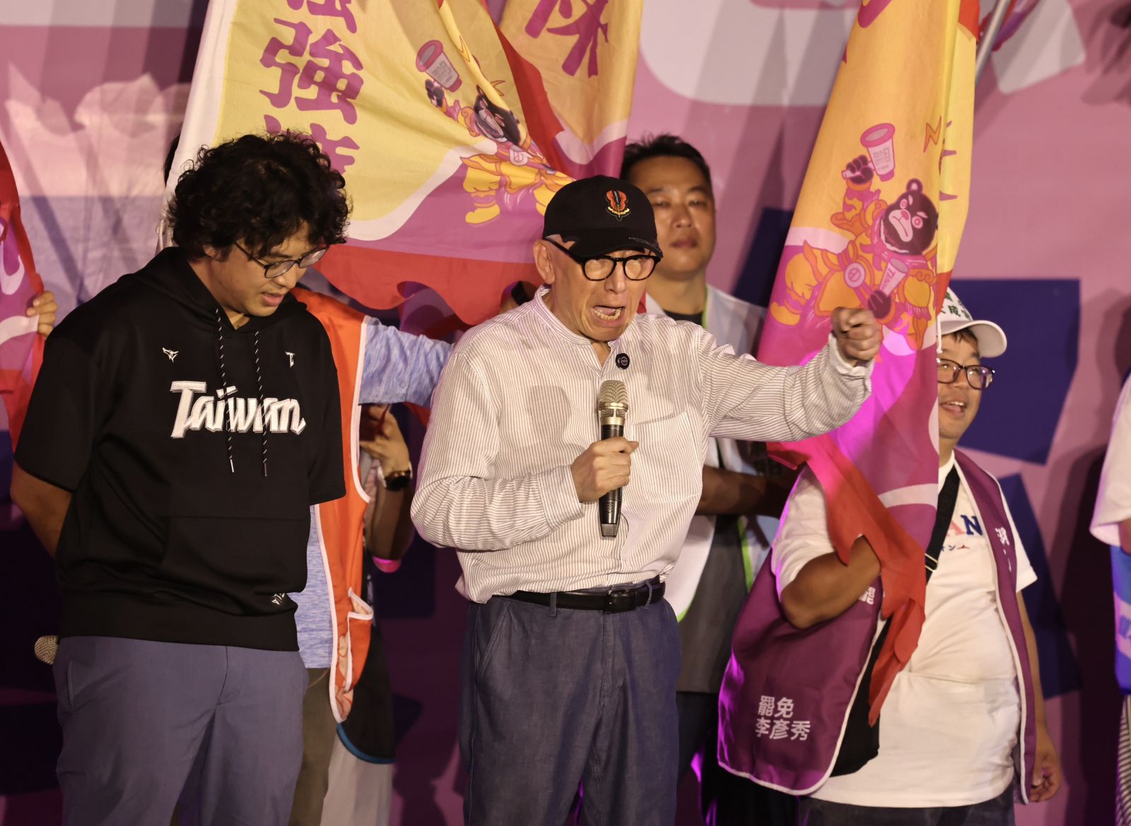 沈伯洋、曹興誠壓軸登場,呼籲讓台灣變成一個更穩固、偉大的國家。林啟弘攝