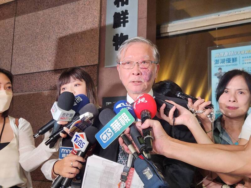 中央社民進黨廉政會主委邱駿彥（右2）30日說明民進黨立委林岱樺涉詐助理費案。中央社