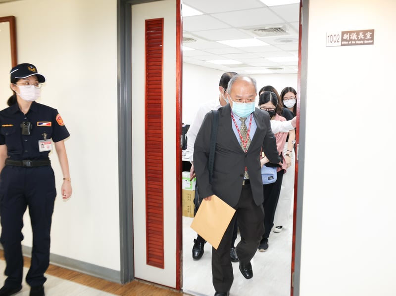 國民黨台北市議會副議長葉林傳在議會的辦公室31日遭檢調搜索,詳細搜索原因待檢調對外說明。中央社