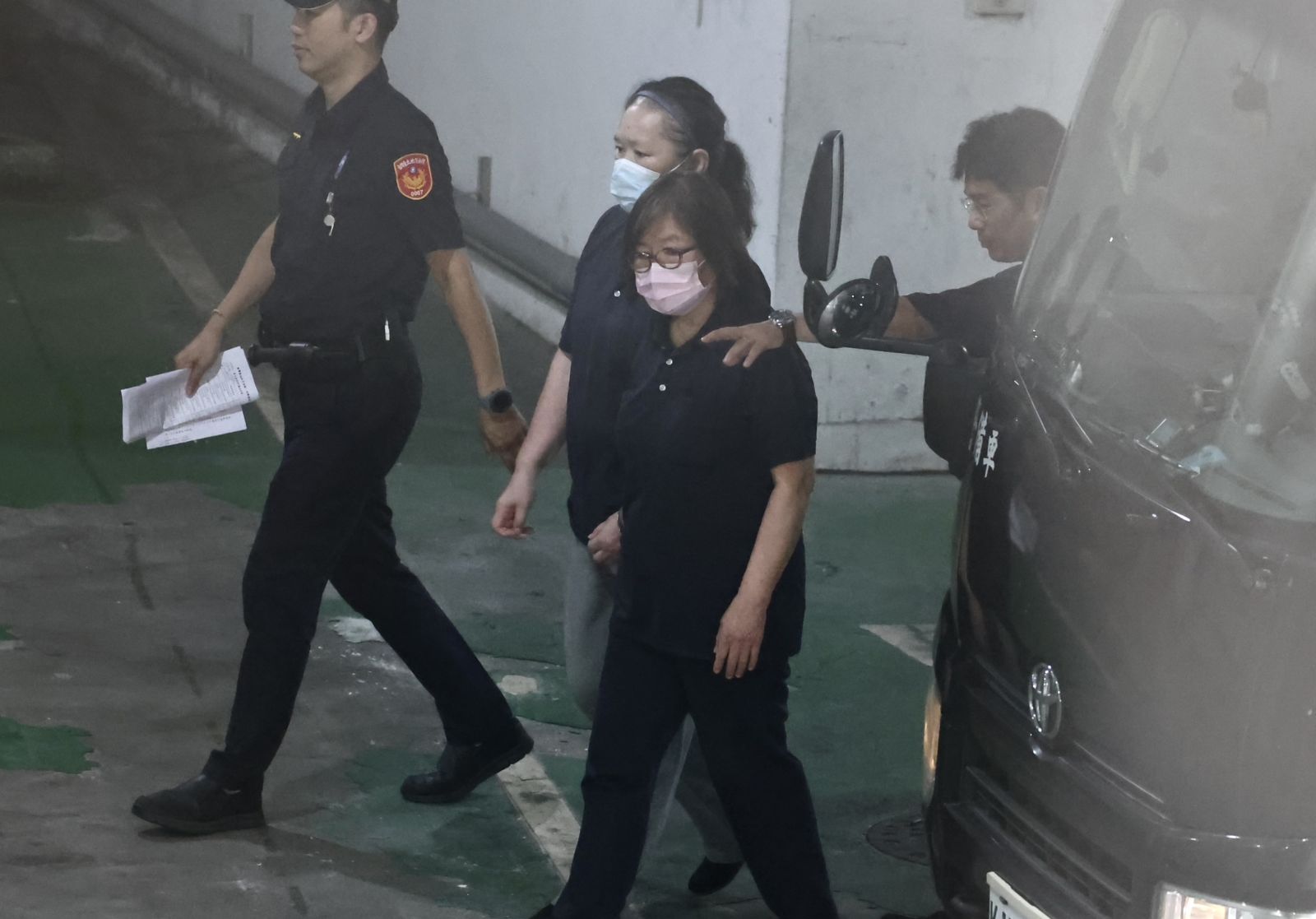 國民黨台北市黨部主委黃呂錦茹下囚車出庭。林啟弘攝