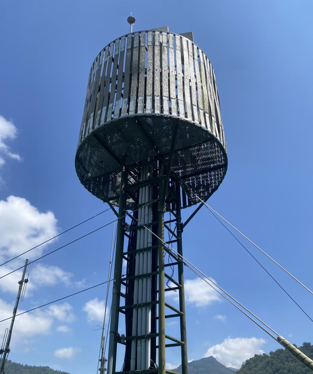 高雄那瑪夏建設高抗災基地，讓山區通訊在丹娜絲侵襲下仍能正常運作。孫福應攝