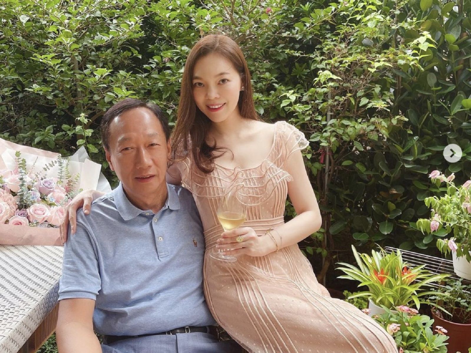 郭台銘與夫人曾馨瑩結婚之日,與關公冥誕同一天。翻攝曾馨瑩IG