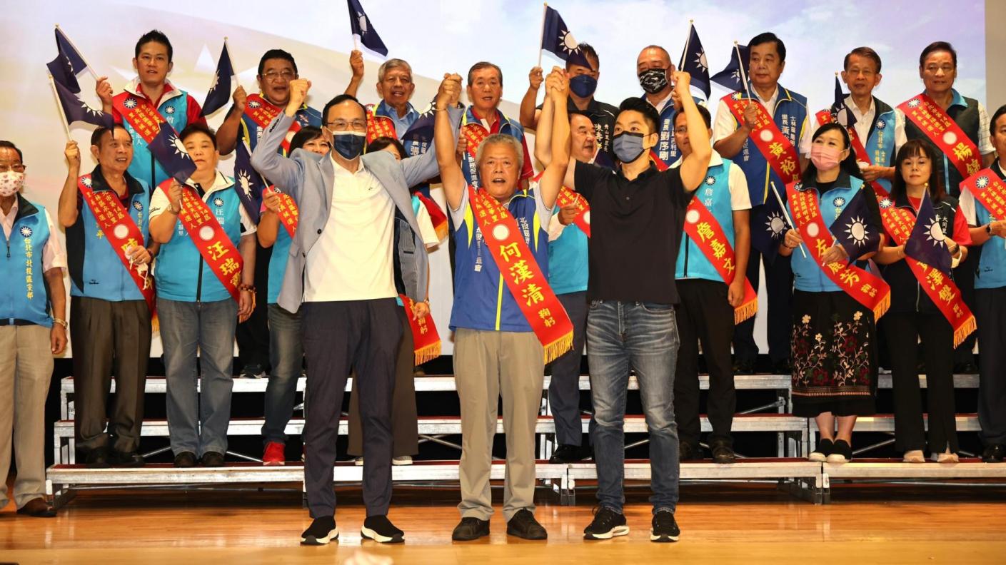朱立倫（左前）上午出席2022三合一選舉台北市里長提名同志造勢大會。林啟弘攝