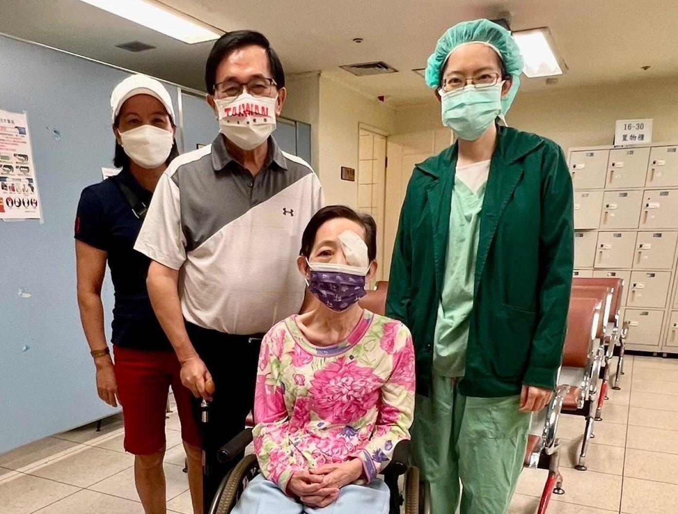 前總統陳水扁在臉書自曝妻子吳淑珍罹癌，左眼瞼惡性腫瘤在雙十節切除。翻攝陳水扁臉書