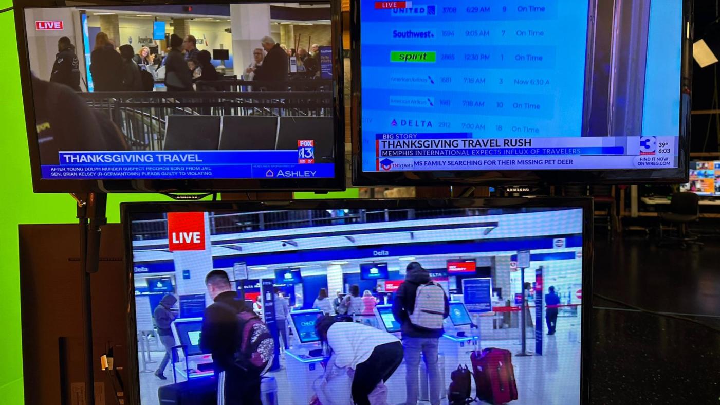 美國人趁感恩節假期出遊，多家電視台都報導機場旅客人潮眾多。 翻攝@weathertrevor推特
