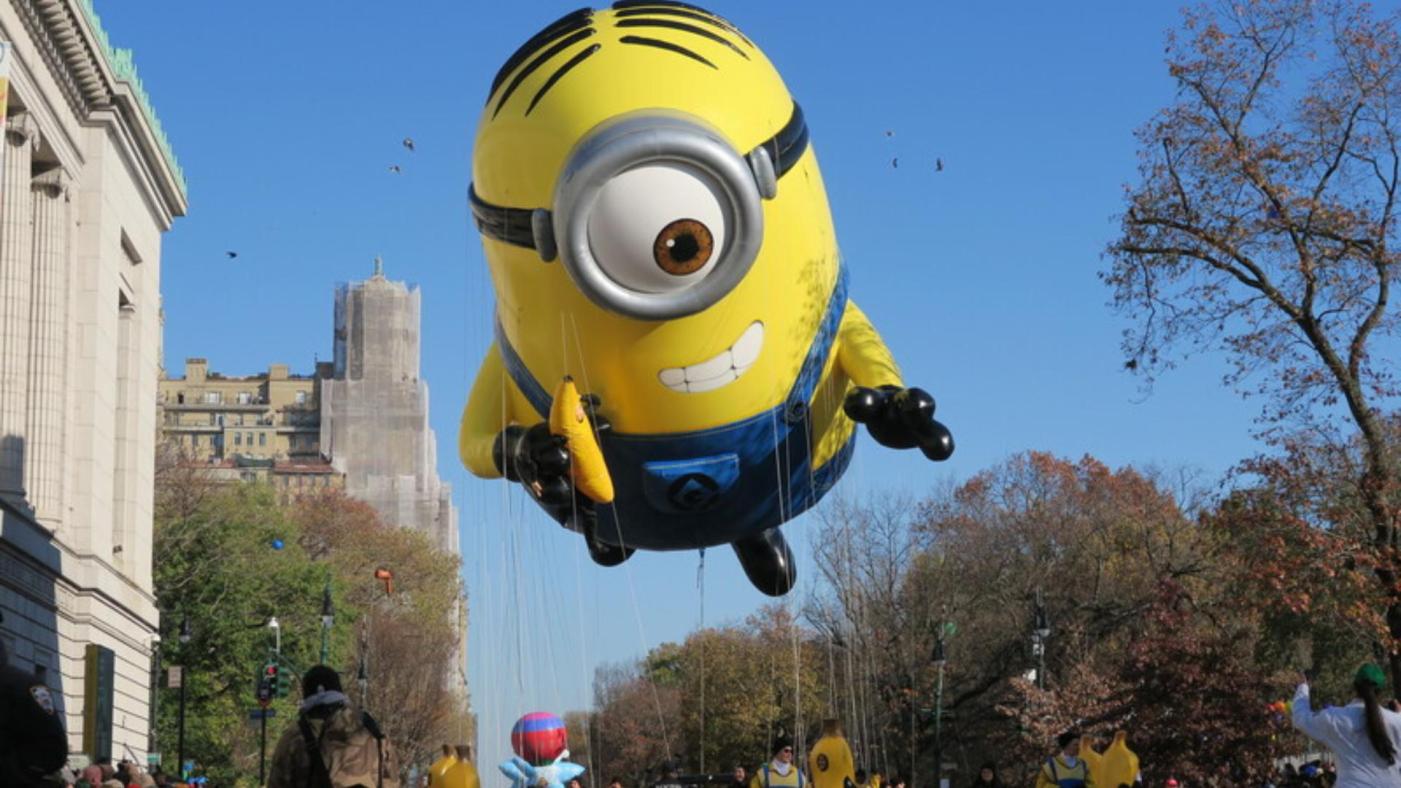  第96屆梅西百貨感恩節遊行24日登場，動畫「小小兵」角色史都華巨型氣球首次亮相。中央社