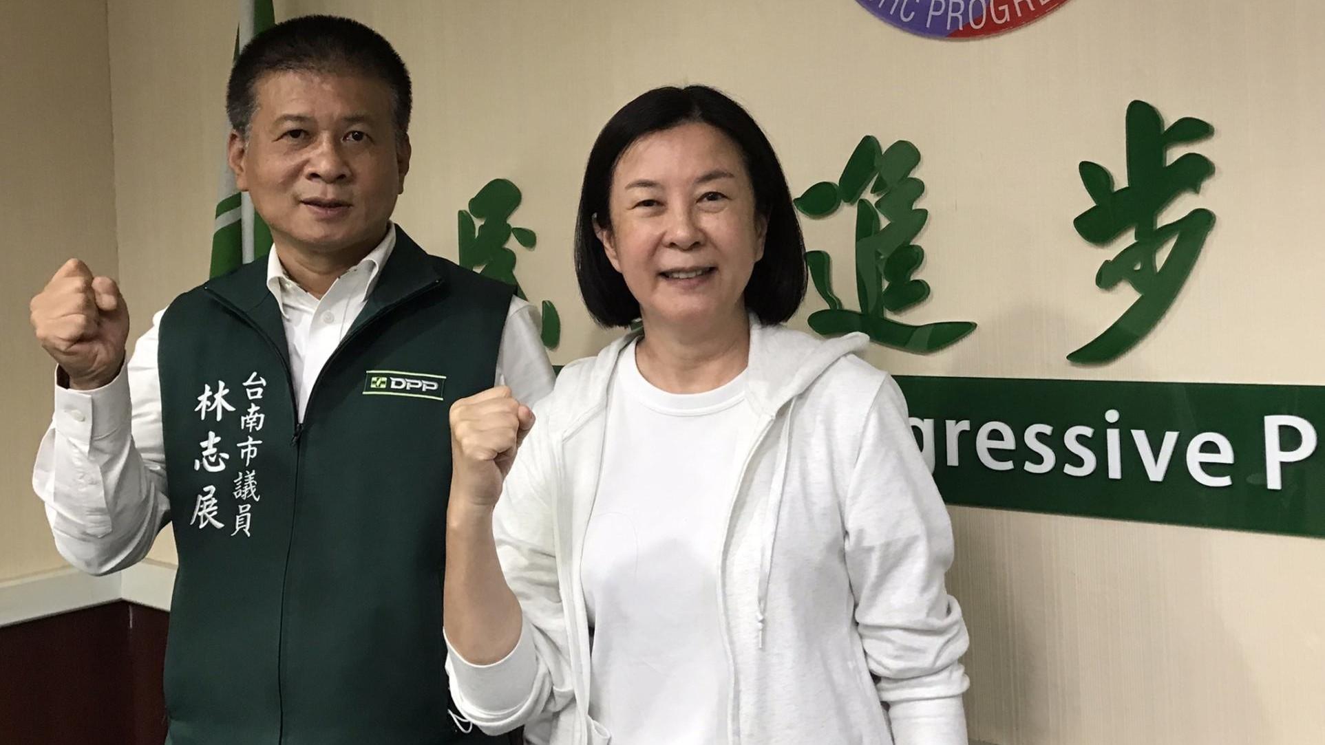 台南市議會民進黨團推選邱莉莉（右）、林志展參選正副議長。辛啓松攝