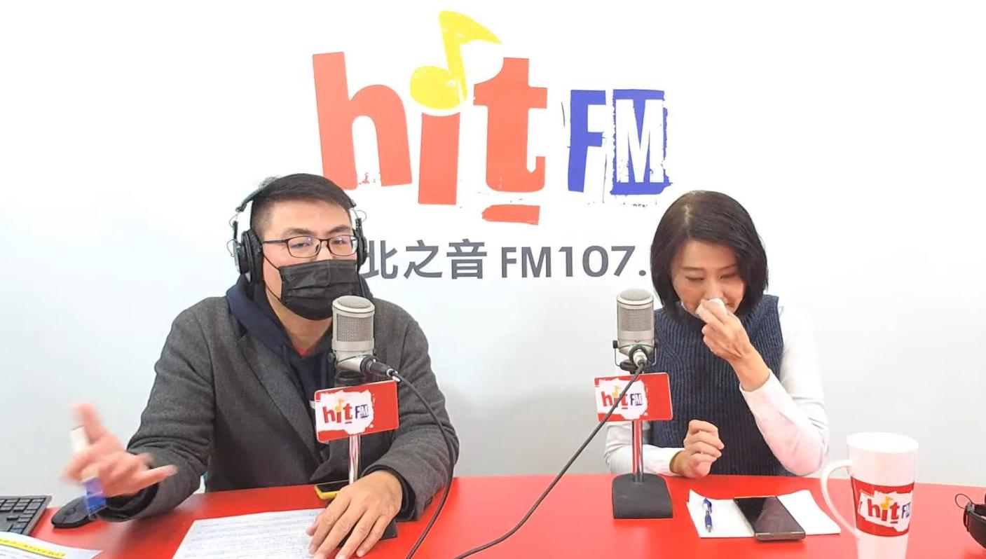 王鴻薇接受廣播節目專訪，談及落跑參選一事當場哽咽落淚。翻攝youtube