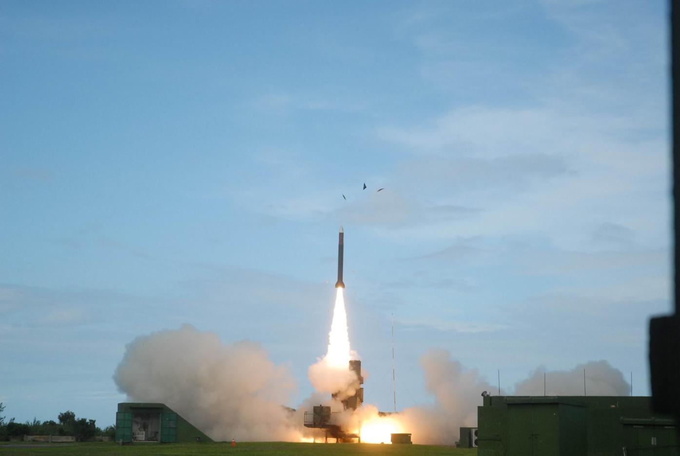 學者揭仲認為，雲峰飛彈可攻擊中國內陸高價值固定目標，但很難形成戰略嚇阻力量。圖為天弓三型飛彈發射資料照片