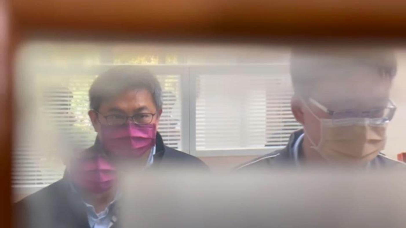 台南市經發局長陳凱凌疑因涉入光電案，遭檢調搜索、約談。辛啓松攝