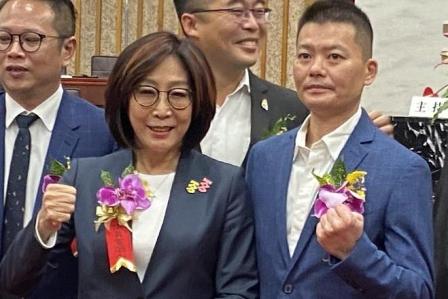 民進黨成功「光復議會」　康裕成首輪35票當選高雄市議長