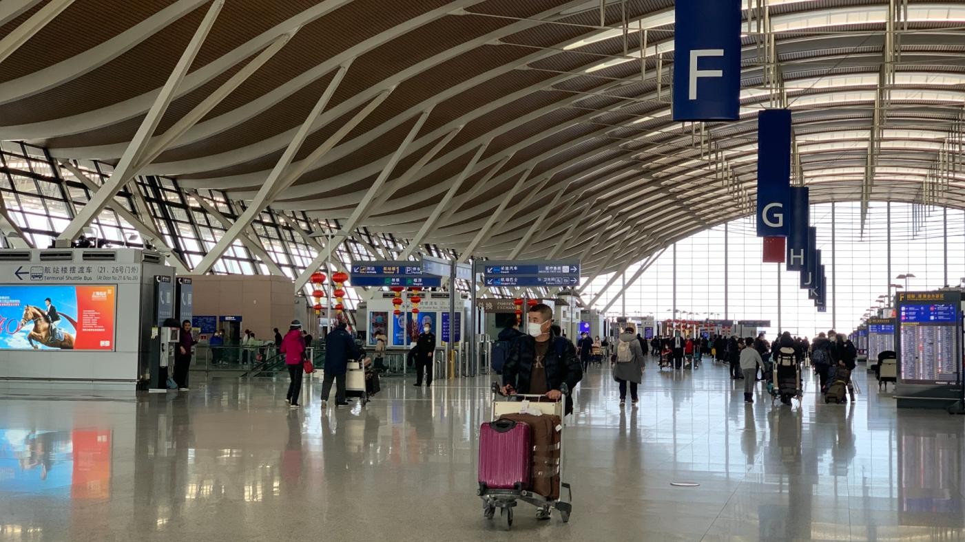 中國8日取消入境集中管理。圖為上海浦東機場。讀者提供