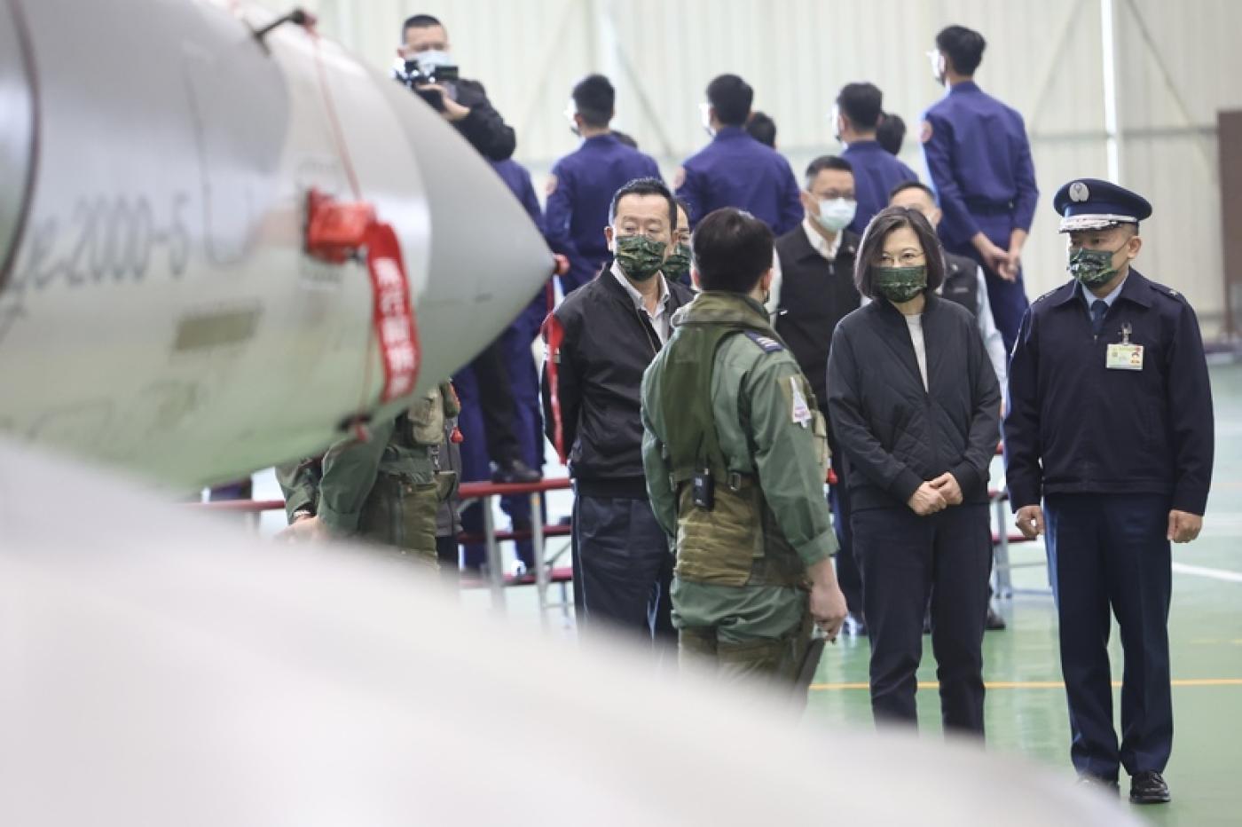總統蔡英文13日上午在新竹空軍基地，勗勉北部地區部隊官兵，並聆聽簡報。中央社