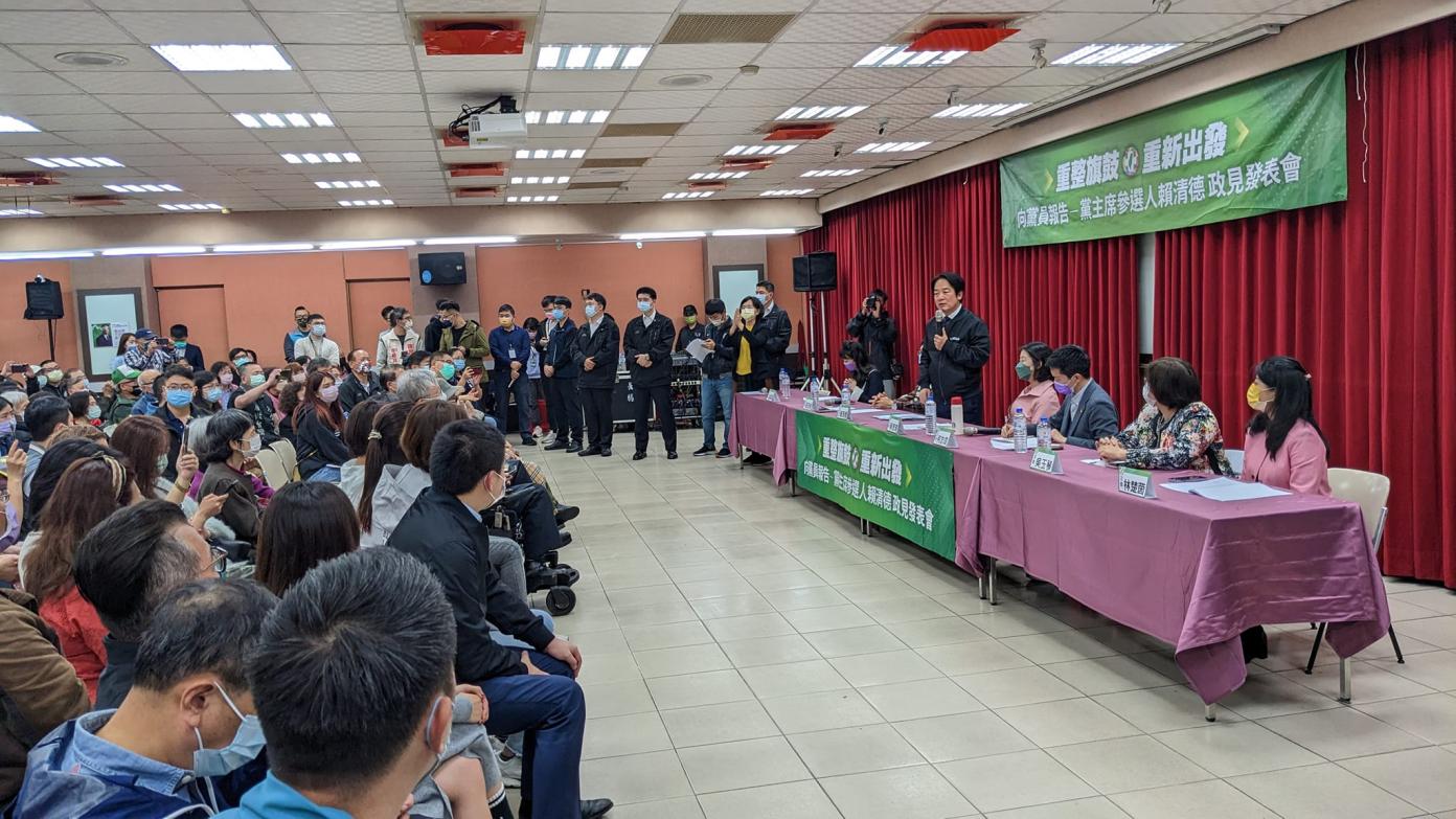 參選民進黨主席的副總統賴清德12日在台北市舉辦「向黨員報告政見發表會」，現場砲聲隆隆。翻攝林楚茵臉書