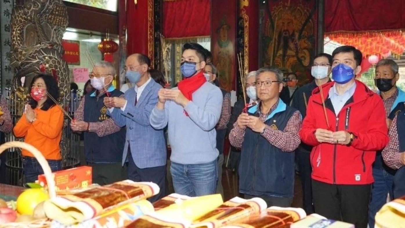 台北市長蔣萬安23日赴木柵忠順廟參拜。台北市政府提供
