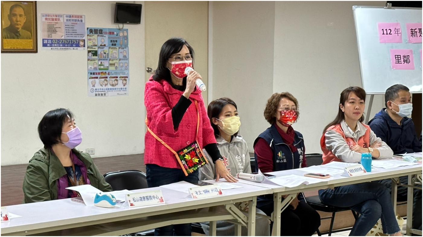 　秦慧珠（左二)8日表示，台北衛生局長至今還懸缺，憂蔣萬安長照三箭政策恐跳票。翻攝秦慧珠臉書