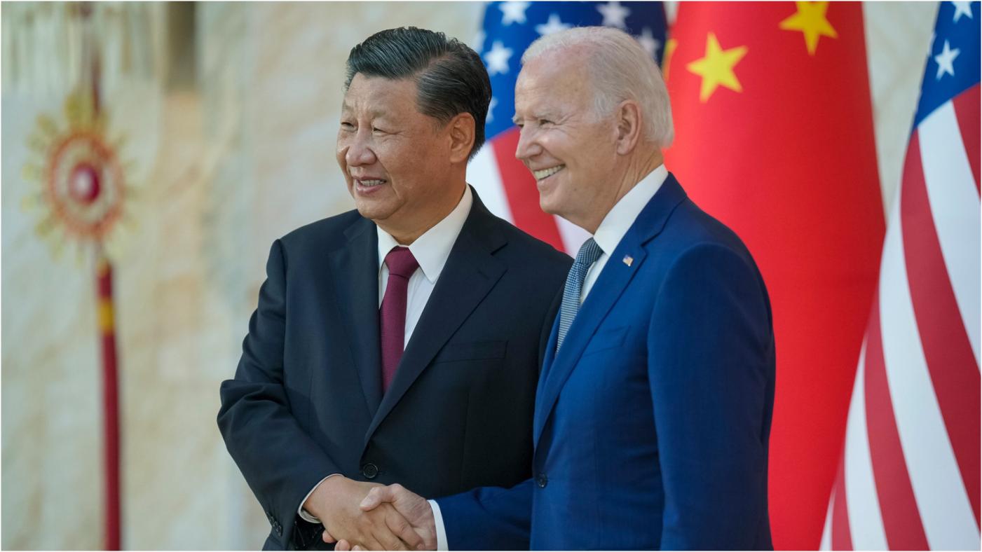 美國總統拜登(右)、中國國家主席習近平(左)去年11月在G20會議中見面。翻攝白宮臉書
