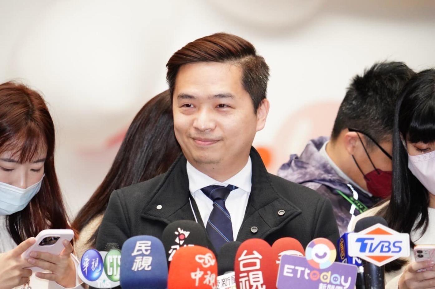 台北市政府發言人羅旺哲以健康因素請辭獲准，並意有所指稱，「希望我的離開能讓市府團隊更好運作」。翻攝羅旺哲臉書
