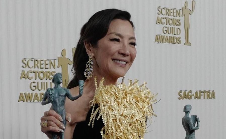 楊紫瓊以「媽的多重宇宙」獲美國演員工會獎影后　台上激動兩度爆粗口