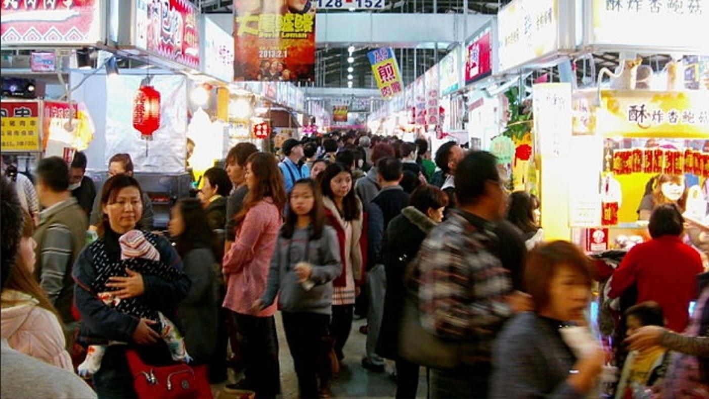 立委擬提法案增加國假天數。圖為蘭陽觀光夜市。翻攝維基共享資源  作者：Paul888