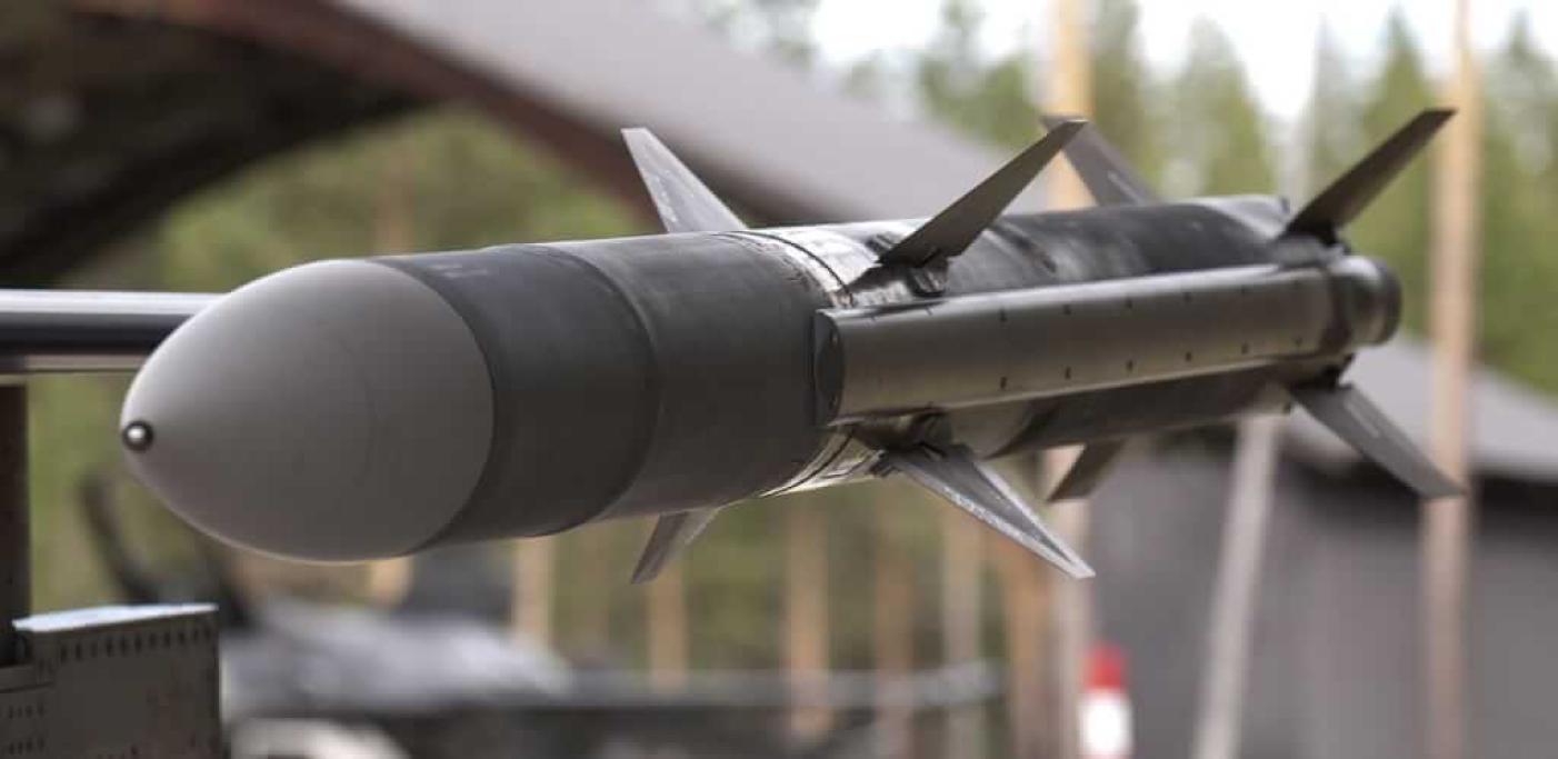 圖為先進中程空對空飛彈（AMRAAM）。翻攝雷神公司公司網頁raytheonmissilesanddefense.com