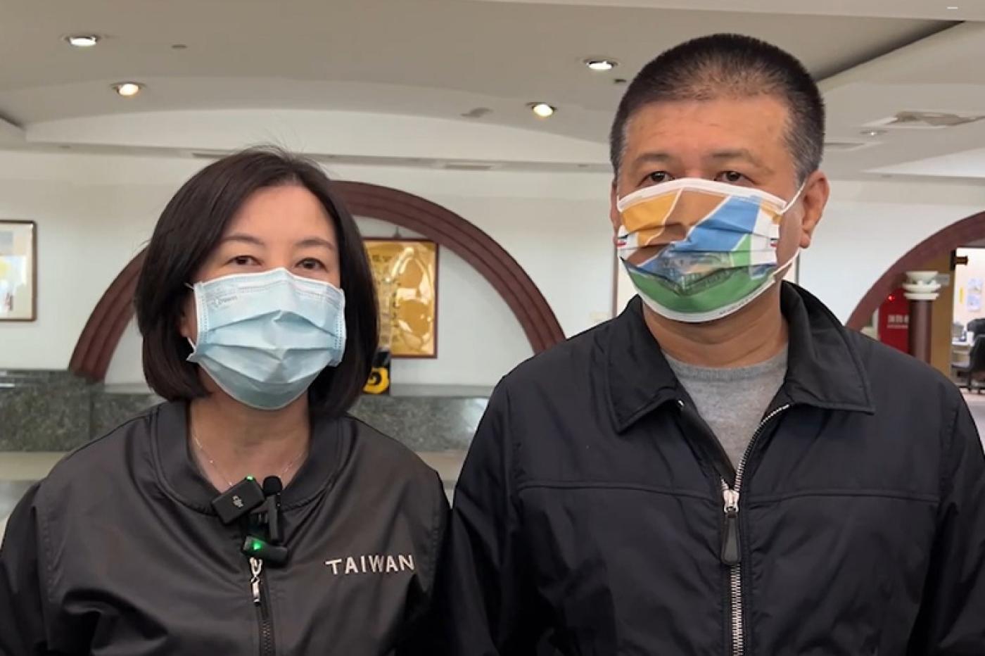 台南市正副議長邱莉莉(左)、林志展(右)因涉賄選被檢方起訴，兩人2日受訪回應。中央社