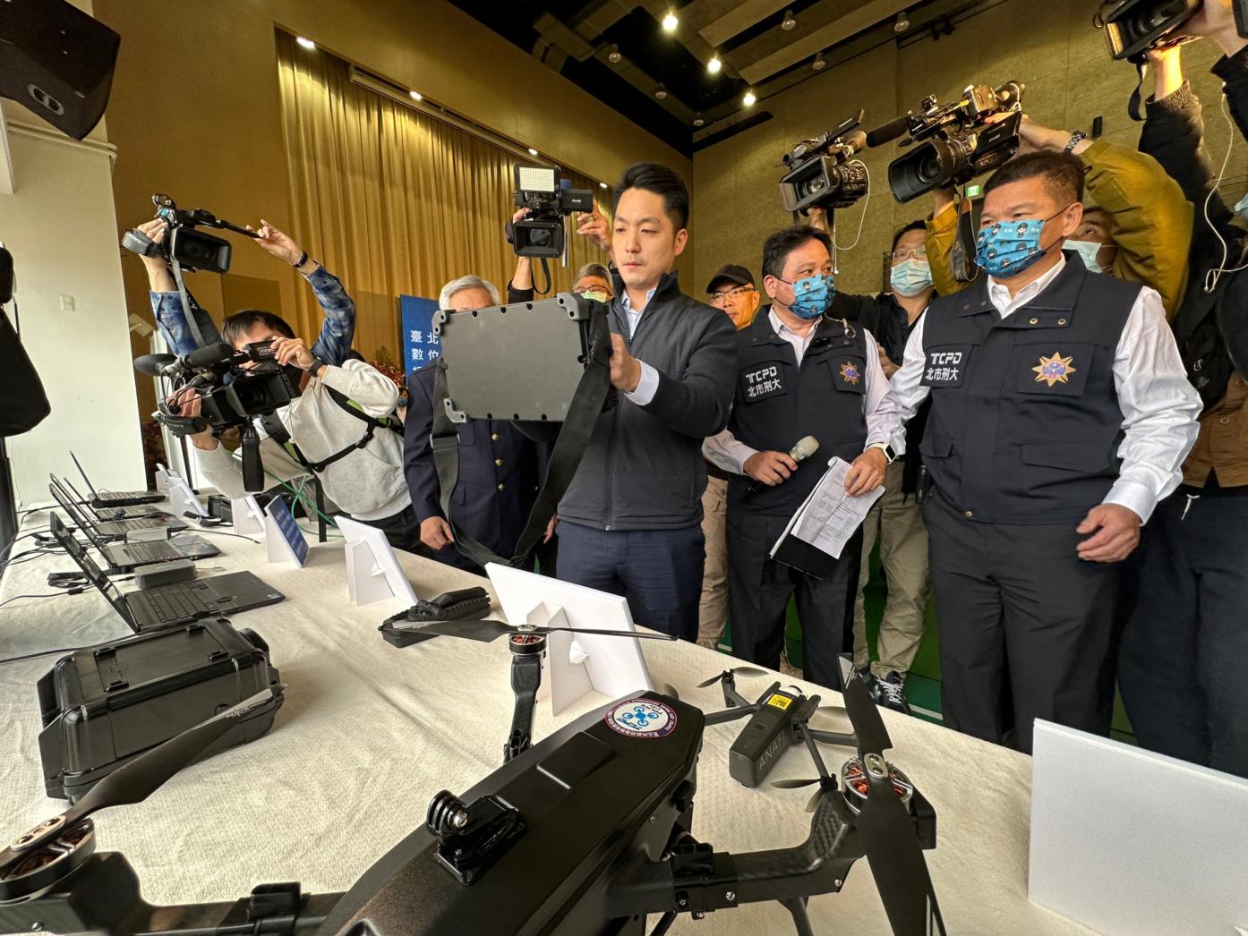蔣萬安出席台北市政府警察局「數位科技戰情中心」揭牌典禮。林啟弘攝