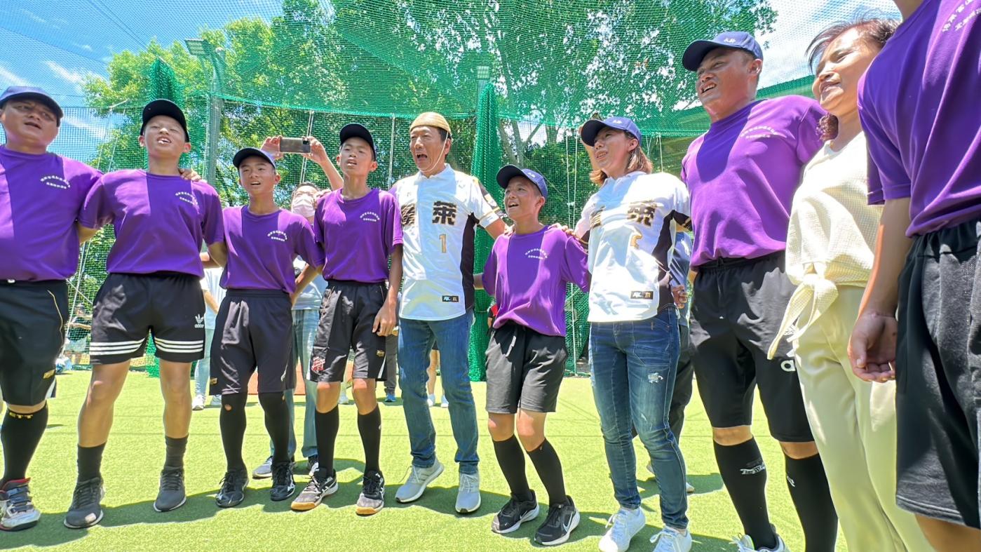 郭台銘7日參加宜蘭蓬萊國小棒球隊出發美國貝比魯斯國際賽行前加油會。林泊志攝