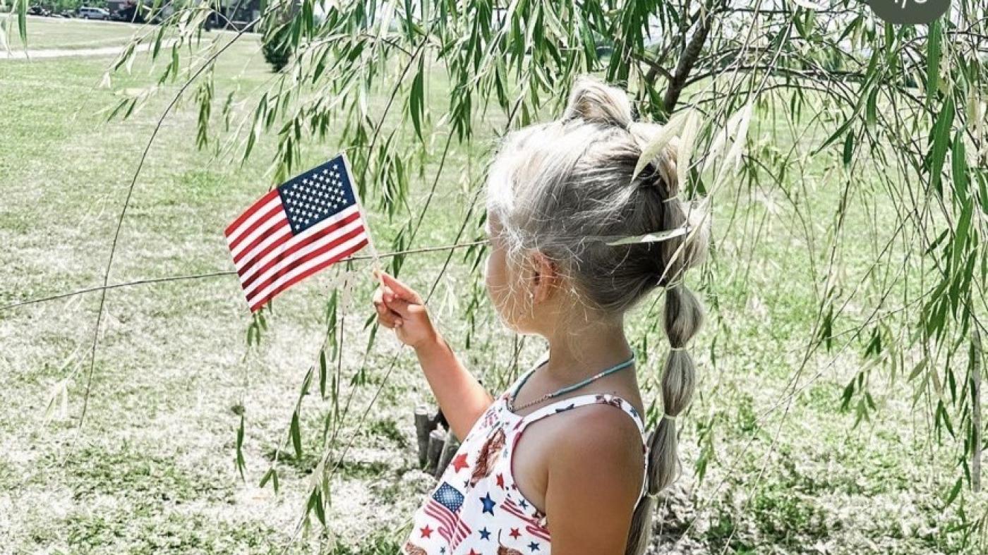 美國總統拜登首度公開承認他的第7名孫子女，是次子韓特（Hunter）與一名阿肯色州女子生下的4歲女孩，照片中的女孩據信就是拜登的孫女。翻攝Lunden Roberts Instagram
