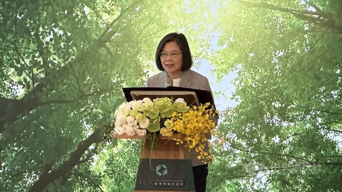 總統蔡英文7日在高雄出席台灣碳權交易所揭牌典禮。中央社