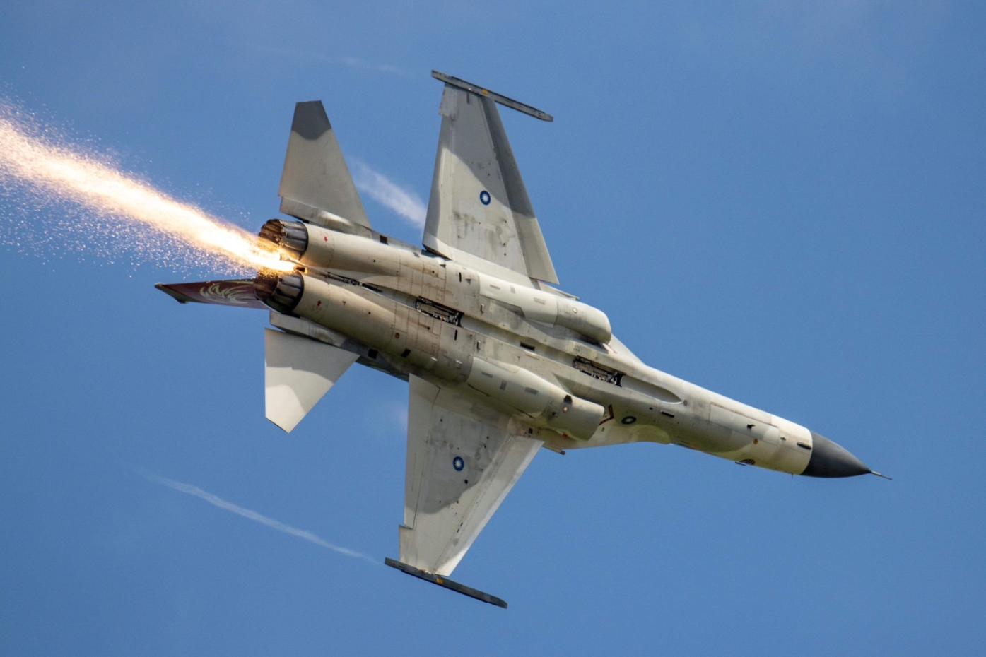 IDF型戰機尾管異常噴火。翻攝IDF臉書粉專
