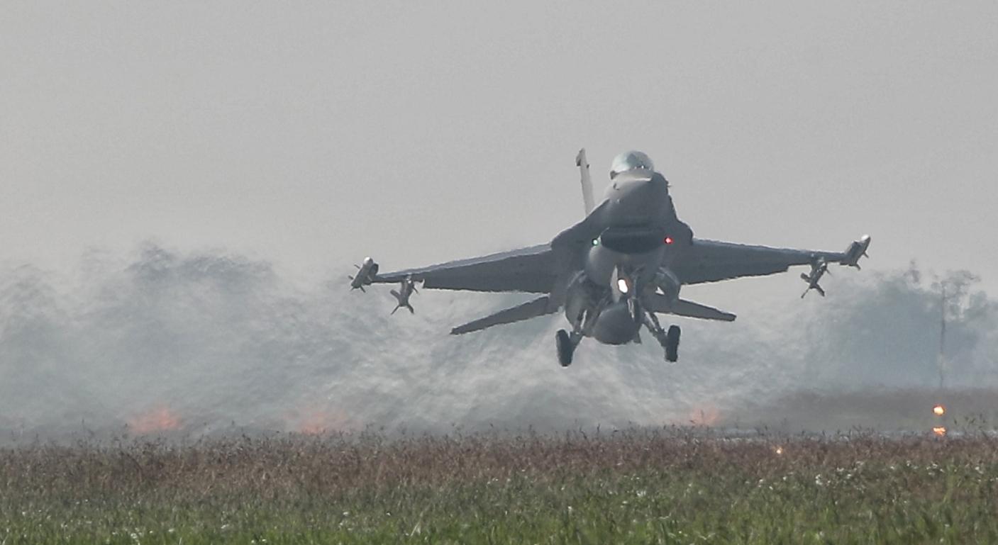 空軍F-16V戰機投彈脫靶。資料照片