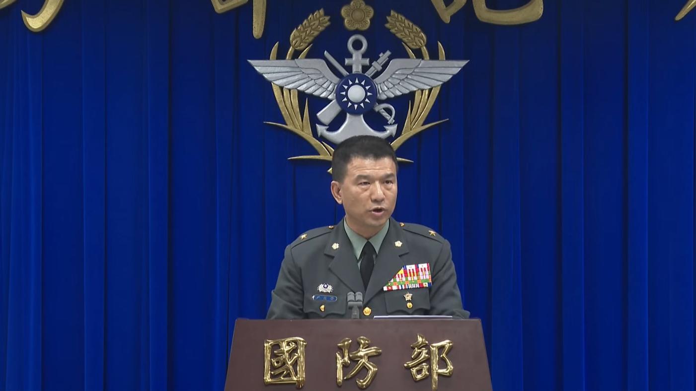 陸軍第六軍團參謀長尹昌榮少將說明新竹湖口營區24日開放。王烱華攝