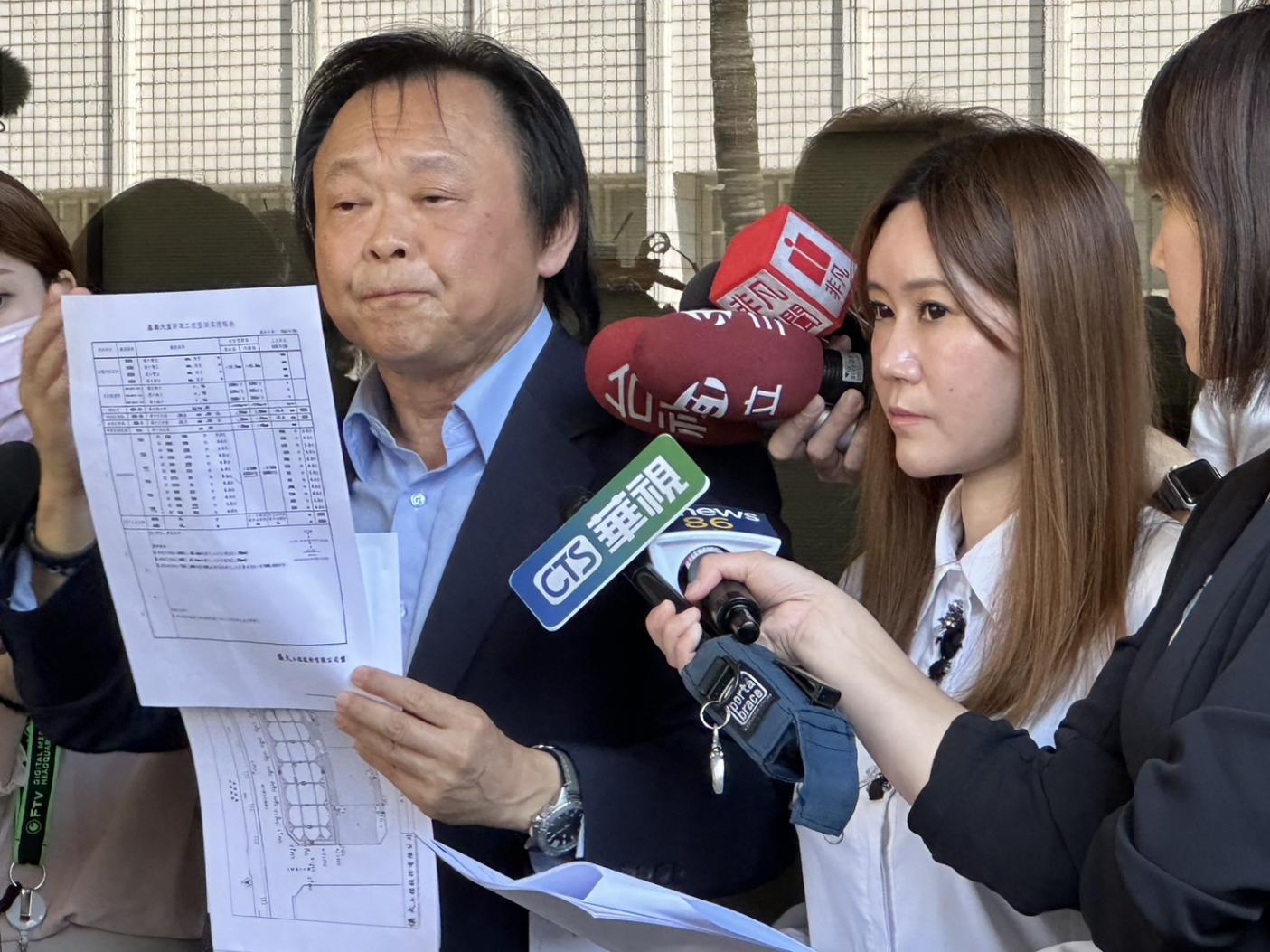 台北市議員王世堅及陳怡君前往台北地檢署對基泰建設提告殺人未遂罪。翻攝王世堅臉書