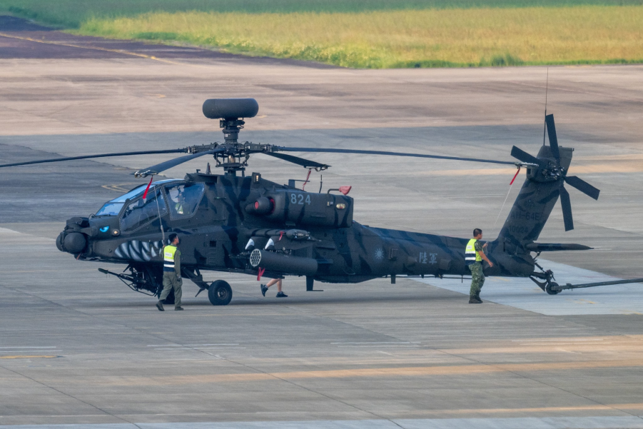 國防部長邱國正罕見同意　阿帕契攻擊直升機彩繪機終於保住了　