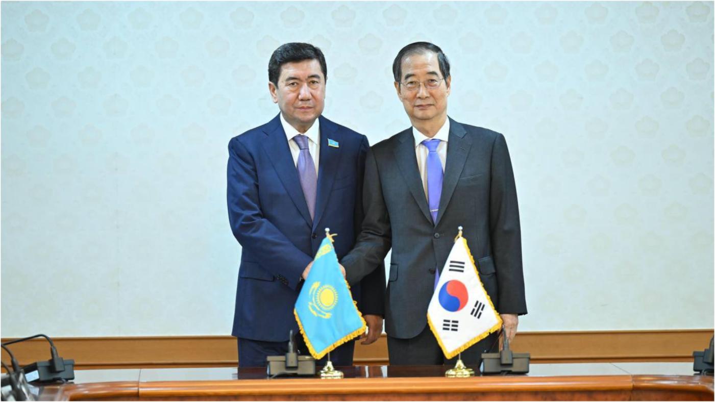  韓國總理韓悳洙（右）。翻攝@kazembkorea「X」社群平台